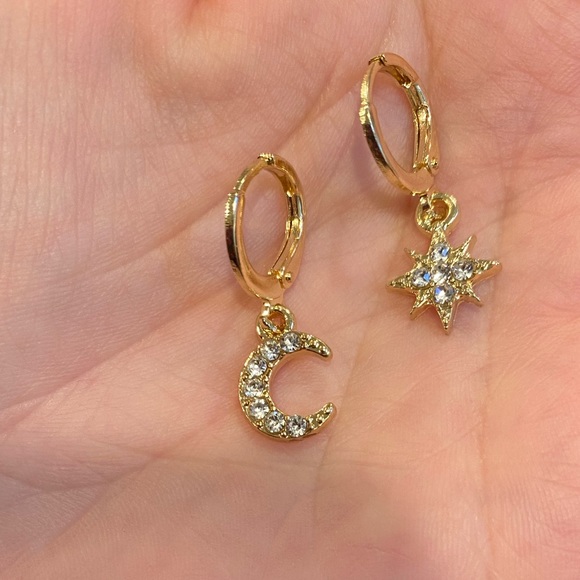 NEW 18k Gold plated Stamped and moon 🌙 Earrings - Picture 2 of 3